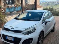 Usata Kia Rio Active 75 CV (55 kW) 2013 Bianco Berlina