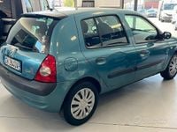Usata Renault Clio II Expression 75 CV (55 kW) 2003 Blu Berlina