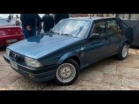 Usata Alfa Romeo 75 105 CV (77 kW) 1990 Blu Berlina