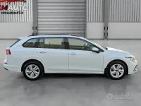 Usata VW Golf VIII Life 131 CV (96 kW) 2022 Bianco Station wagon