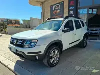 Usata Dacia Duster Lauréate 114 CV (83 kW) 2016 Bianco SUV
