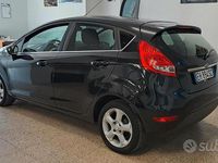 Usata Ford Fiesta 95 CV (69 kW) 2011 Nero Utilitaria