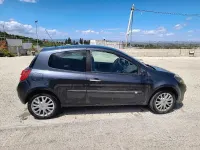 Usado Renault Clio II LE 75 CV (55 kW) 2008 Gris Berlina