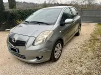 Usata Toyota Yaris Sol 90 CV (66 kW) 2007 Grigio Utilitaria