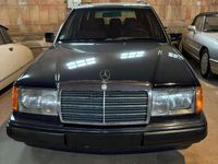 Usata Mercedes 200 77 CV (56 kW) 1990 Nero Station wagon