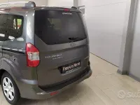 Usata Ford Tourneo Courier 75 CV (55 kW) 2017 Grigio Monovolume