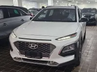 Usata Hyundai Kona Xpossible 101 CV (74 kW) 2020 Dark metal white SUV