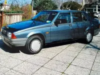Usata Alfa Romeo 75 110 CV (80 kW) 1987 Bluazzurro Berlina