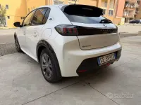 Usata Peugeot e-208 56 kW (77 CV) 2021 Bianco Utilitaria