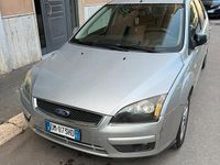 Begagnad Ford Focus 90 HK (66 kW) 2008 Grå Halvkombi