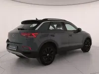 Usata VW T-Roc Life 110 CV (80 kW) 2023 Petroleum blue metallizzato nero SUV
