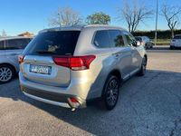 usata Mitsubishi Outlander 2.2 DI-D 4WD Instyle Plus SDA 7 posti