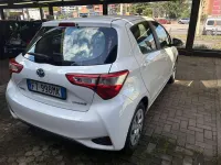 Usata Toyota Yaris Hybrid Business Edition 73 CV (53 kW) 2018 Bianco Berlina