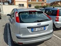 Usata Ford Focus Ghia 101 CV (74 kW) 2006 Grigio Berlina