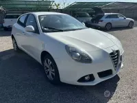 Begagnad Alfa Romeo Giulietta 120 HK (88 kW) 2015 Vit Halvkombi