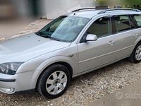 Begagnad Ford Mondeo 2004 Grå Kombi
