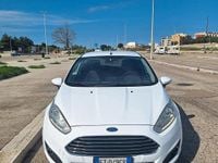 Usata Ford Fiesta Titanium 75 CV (55 kW) 2014 Bianco Utilitaria