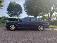 Usata Jaguar X-type 230 CV (169 kW) 2004 Bluazzurro Berlina