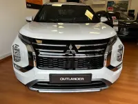 Nuova Mitsubishi Outlander P-HEV 305 CV (224 kW) 2026 Argento SUV