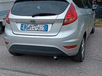 Usata Ford Fiesta 70 CV (51 kW) 2010 Grigio Utilitaria
