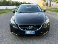 Usata Volvo V40 R-Design Kinetic 114 CV (83 kW) 2015 Nero Berlina