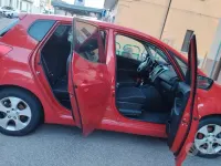 Usata Kia Venga 90 CV (66 kW) 2010 Rosso Utilitaria