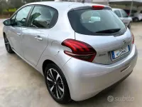Usata Peugeot 208 75 CV (55 kW) 2018 Grigio Utilitaria