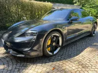 Usata Porsche Taycan 141 kW (193 CV) 2021 Grigio vulcano Berlina