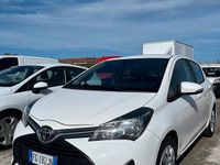 Usata Toyota Yaris Lounge 90 CV (66 kW) 2016 Bianco Berlina