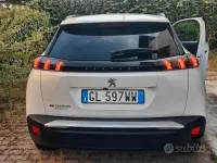 Usata Peugeot e-2008 100 kW (136 CV) 2022 Bianco SUV
