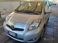 Usata Toyota Yaris Sol 90 CV (66 kW) 2011 Grigio metallizzato Utilitaria