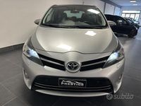 Usata Toyota Verso 111 CV (81 kW) 2015 Grigio Monovolume