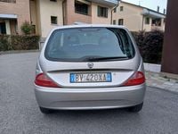 Usata Lancia Ypsilon 60 CV (44 kW) 2001 Argento Utilitaria