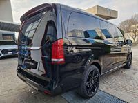 Usata Mercedes V300 AMG line 237 CV (174 kW) 2022 Obsidianschwarz metallic Monovolume
