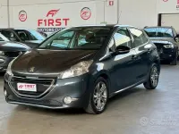 Usata Peugeot 208 Allure 82 CV (60 kW) 2014 Grigio Utilitaria