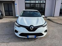 Używany Renault Clio V Business 91 KM (66 kW) 2021 Biały Sedan/Limuzyna