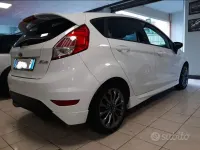 Usata Ford Fiesta ST-Line 75 CV (55 kW) 2017 Bianco Utilitaria