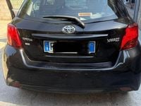 Usata Toyota Yaris Cool 69 CV (50 kW) 2017 Nero