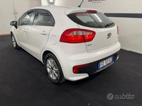 Usata Kia Rio 75 CV (55 kW) 2016 Bianco Berlina