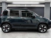 Usata Fiat Panda Cross Cross 69 CV (50 kW) 2024 Verde scuro perlato metall Utilitaria