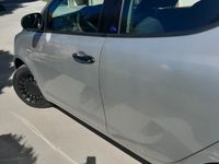 Usata Lancia Ypsilon 69 CV (50 kW) 2018 Grigio Utilitaria