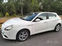 Usata Alfa Romeo Giulietta Distinctive 105 CV (77 kW) 2011 Bianco Utilitaria