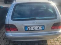 Usata Mercedes E320 224 CV (164 kW) 2000 Argento Station wagon