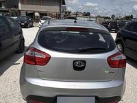Usata Kia Rio 75 CV (55 kW) 2012 Grigio Berlina