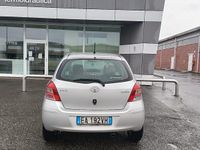 Usata Toyota Yaris 99 CV (72 kW) 2010 Grigio Berlina