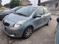Usata Toyota Yaris Sol 87 CV (63 kW) 2007 Argento Utilitaria