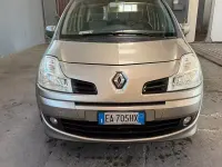 Usata Renault Modus Expression 101 CV (74 kW) 2010 Giallo Monovolume