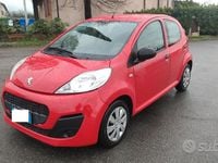 Usata Peugeot 107 Active 68 CV (50 kW) 2012 Rosso Utilitaria