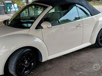 Usata VW New Beetle 101 CV (74 kW) 2004 Bianco Utilitaria