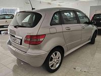 Usata Mercedes B200 Premium 140 CV (102 kW) 2011 Argento Monovolume